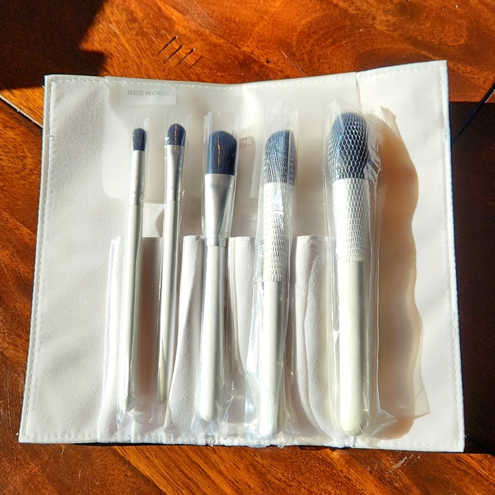 Nieman Marcus 5 pc Makeup Brush Set